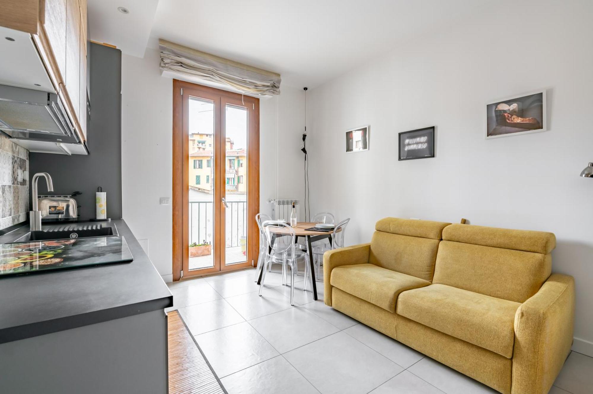 Maragliano And San Jacopino Flat With Balcony Florencia